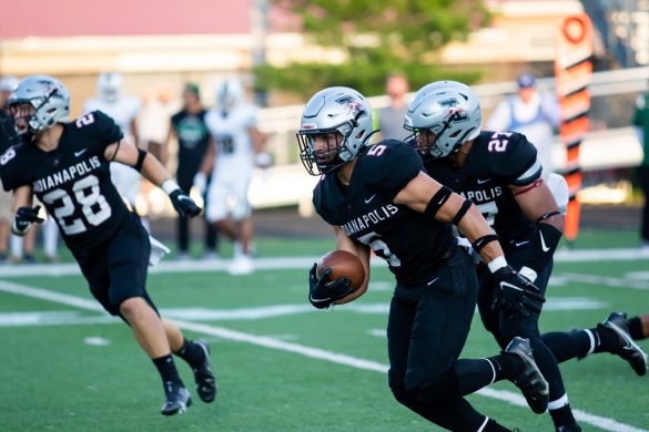 Loren Strickland running football during the 2021 season.