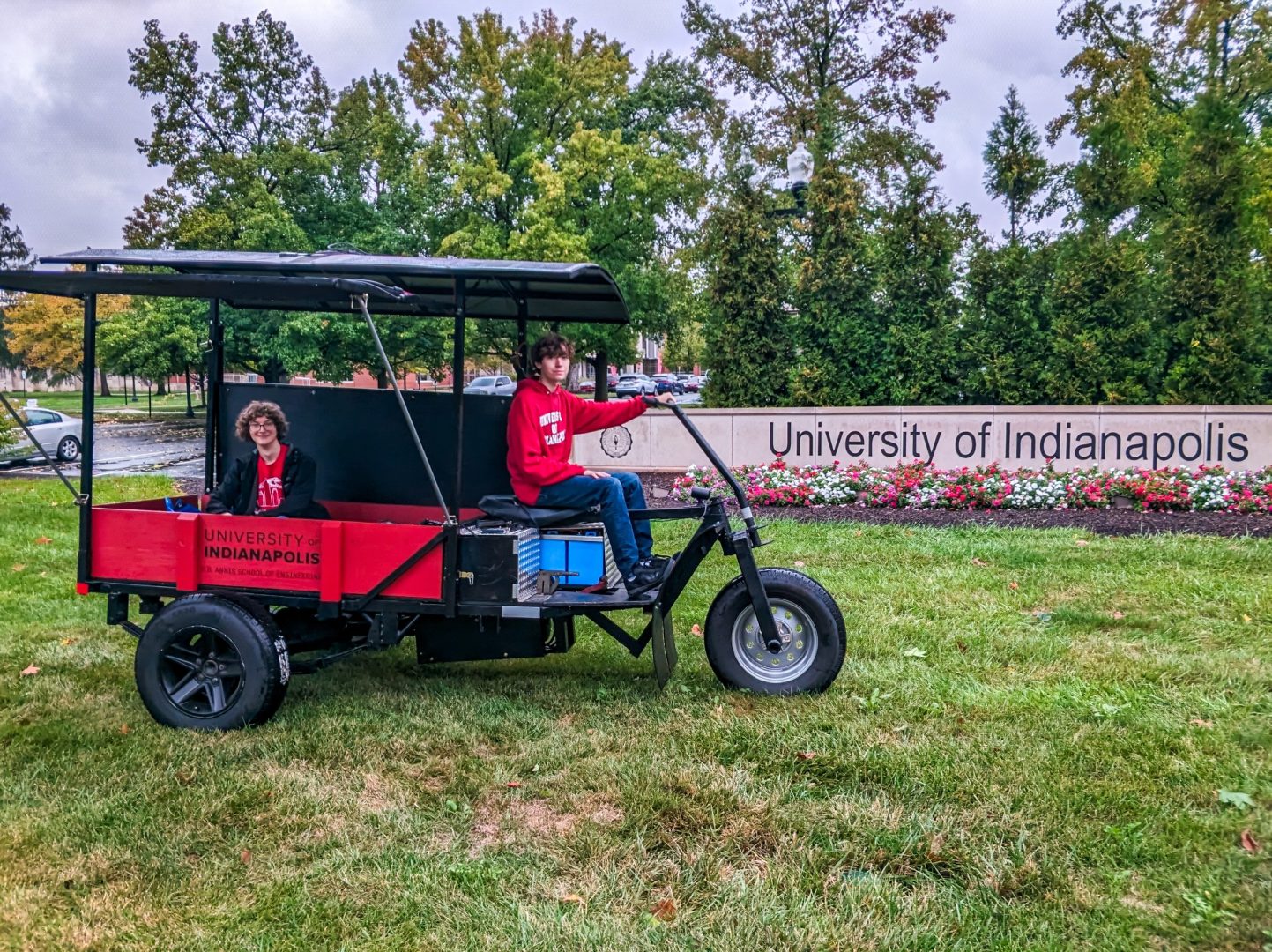 UIndy students with eBUV