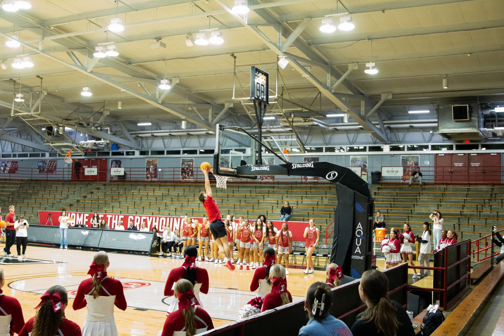 Student makes dunk at Nic @ Nite event